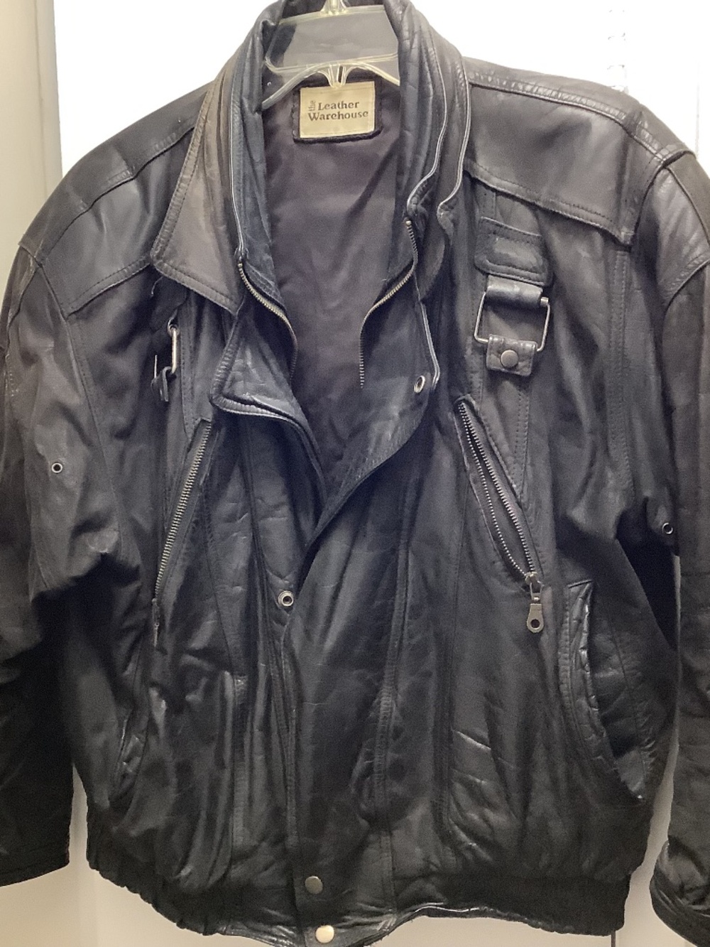 Vintage 80s retro Leather  bomber jacket with lining, zippers, pockets Men’s L